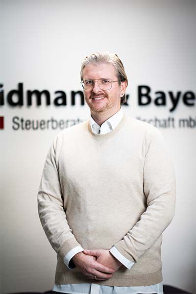 Daniel E.